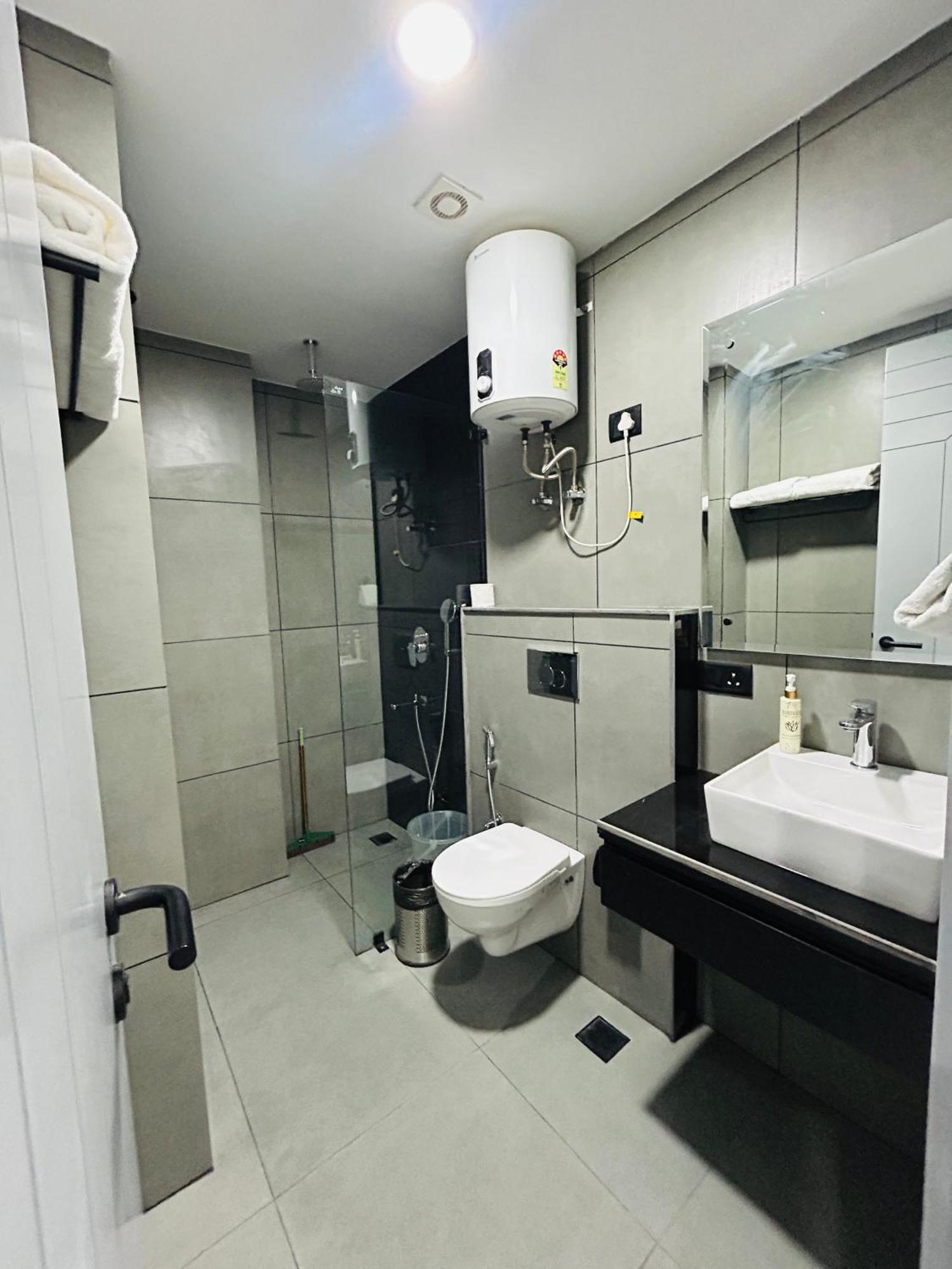Bedchambers Serviced Apartment, Golf Course, Gurgaon Zewnętrze zdjęcie